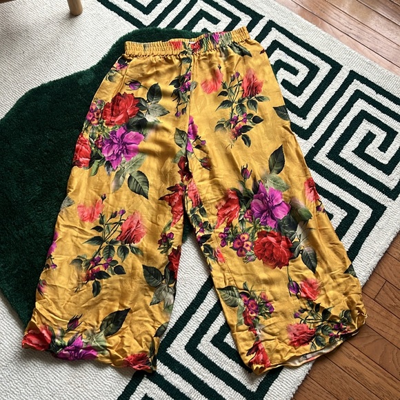 Alice + Olivia Floral Wide-Leg Pants in Yellow - Picture 2 of 3